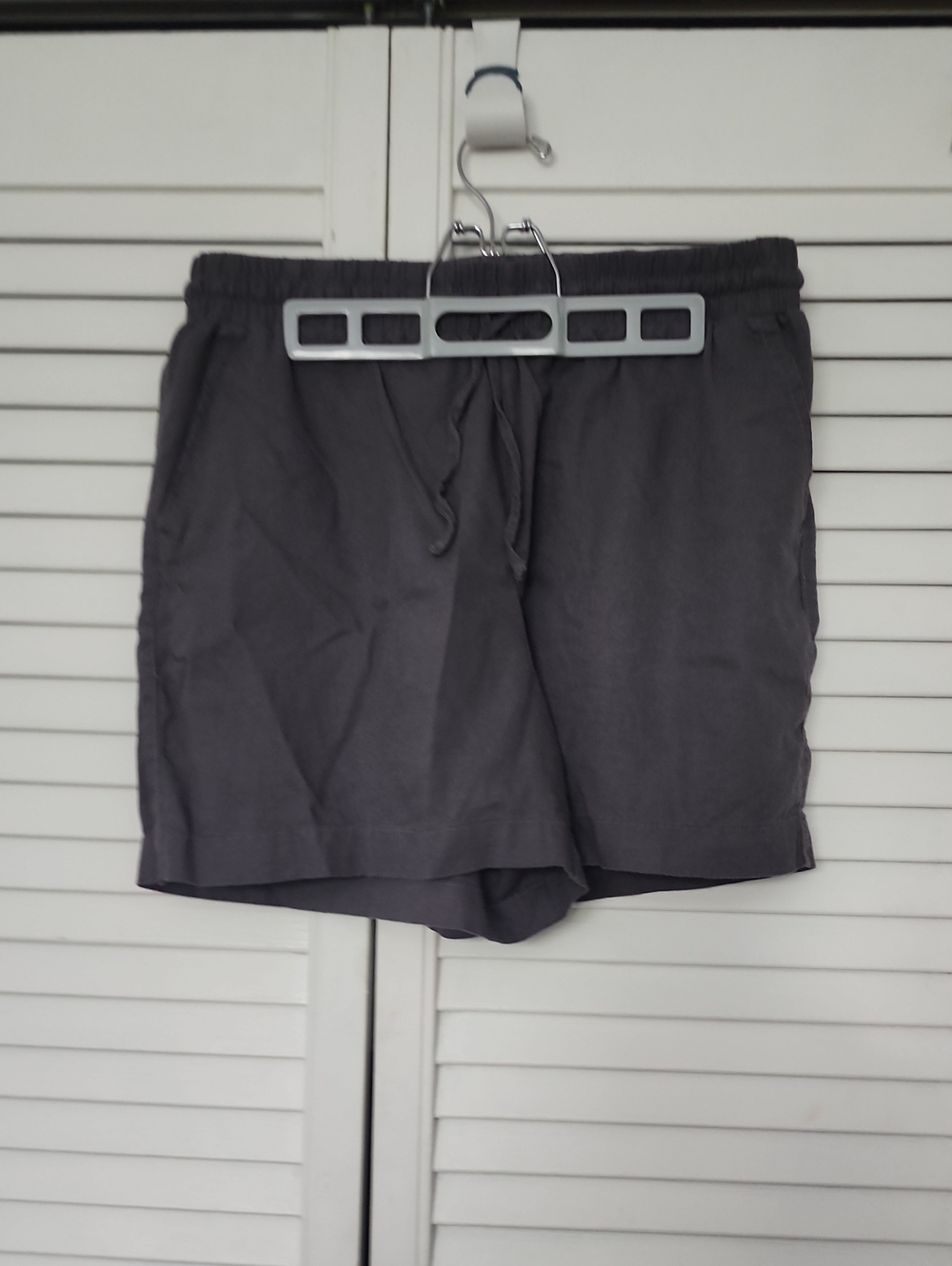Reitmans Women's Charcoal Gray Athletic Drawstring Shorts. Linen Blend